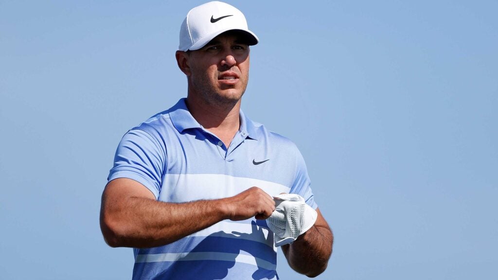 Brooks Koepka takes one-stroke lead into final round of PGA