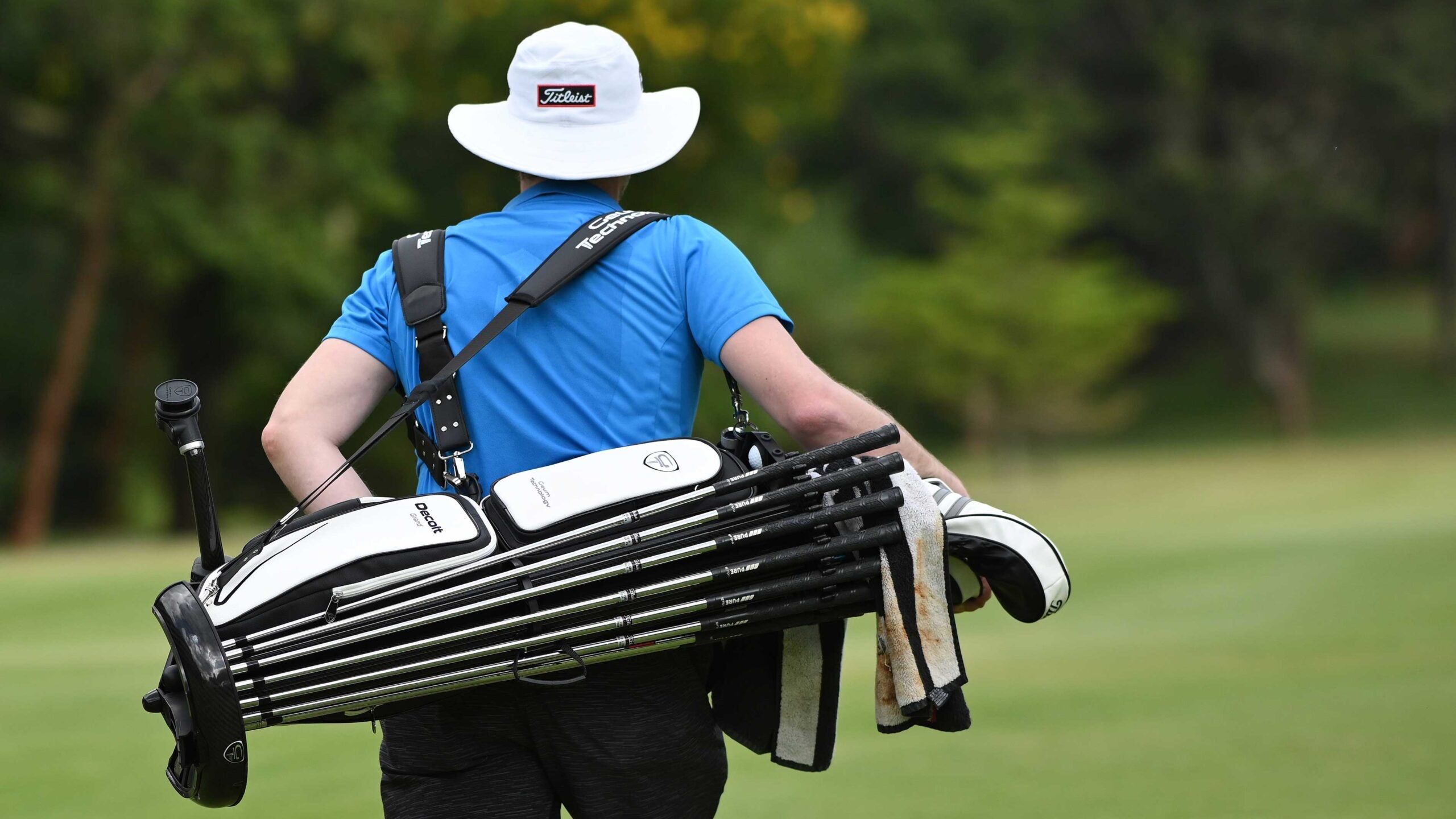 This pro's bizarre inside-out golf bag leaves nothing to the