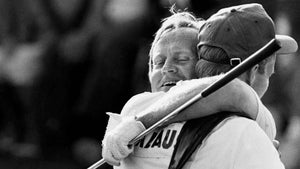 jack and jackie nicklaus embrace
