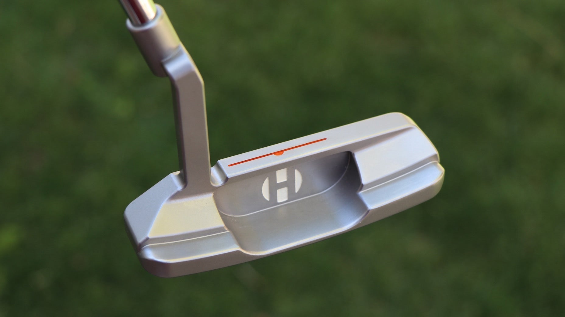 Baglæns Mission Bør Hone Golf's precision-milled putters stand apart for their affordable price