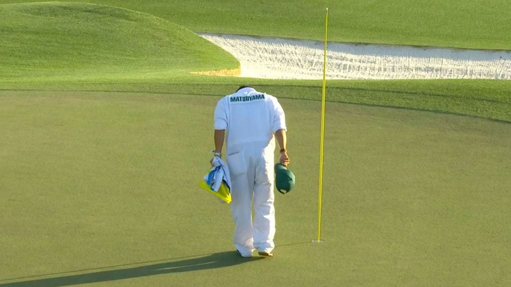 The image of Shota Hayafuji bowing to Augusta National spread quickly across the internet.