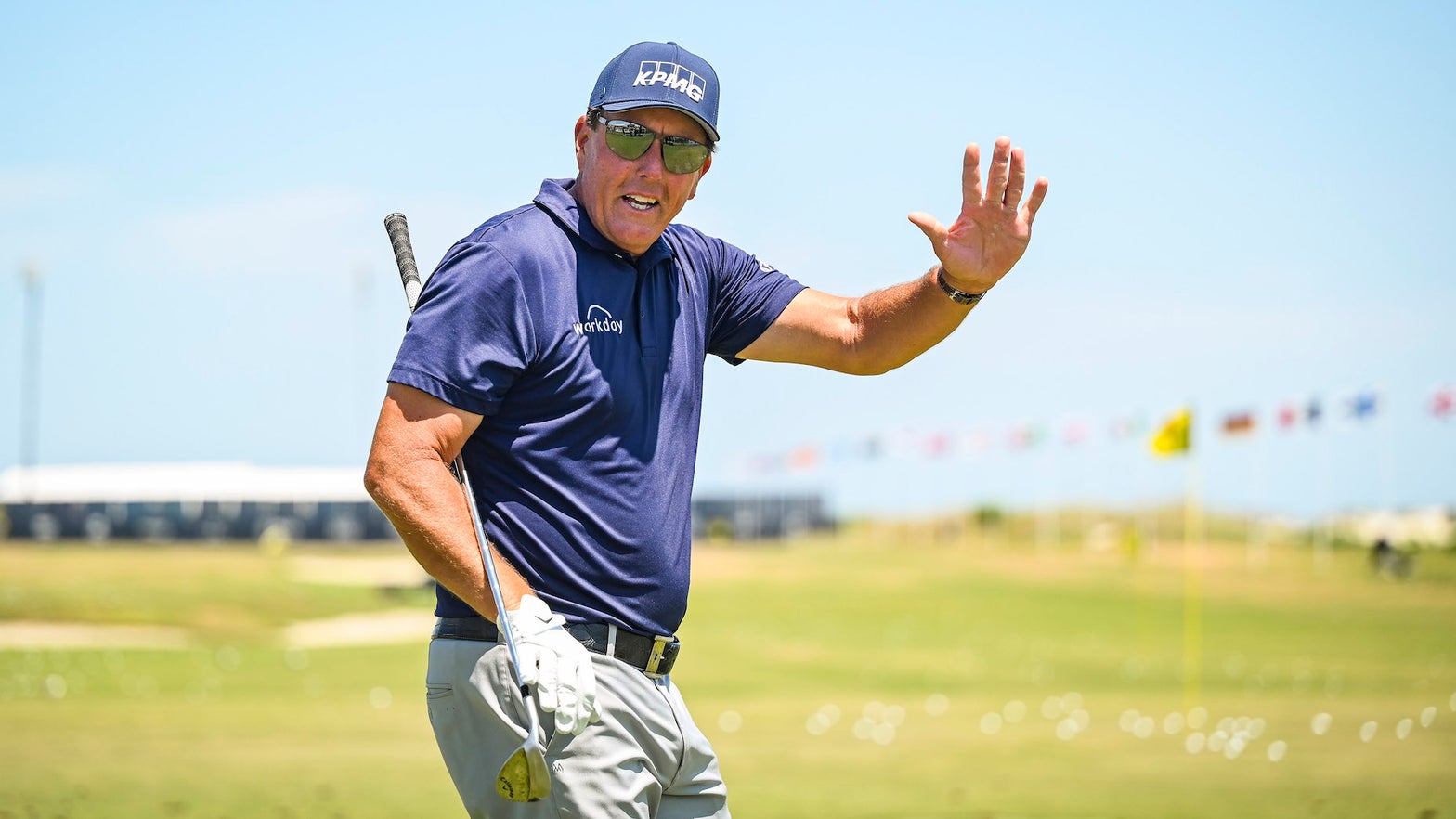 This is why righthanded Phil Mickelson swings lefty