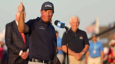 phil mickelson thumbs up