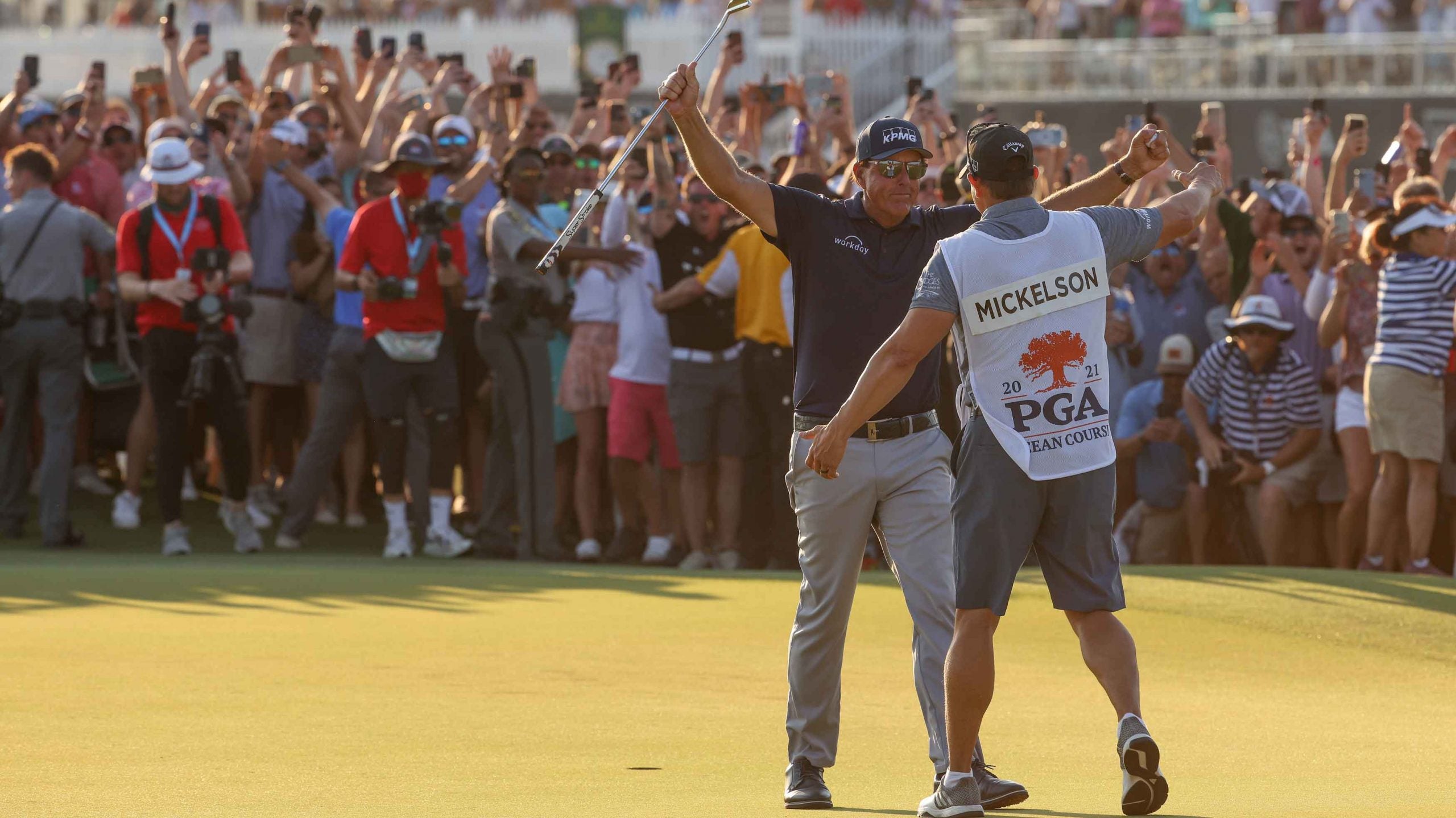 Phil Mickelson wins 2021 PGA Championship, becomes oldest major champ