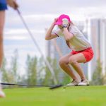 woman angry over putt