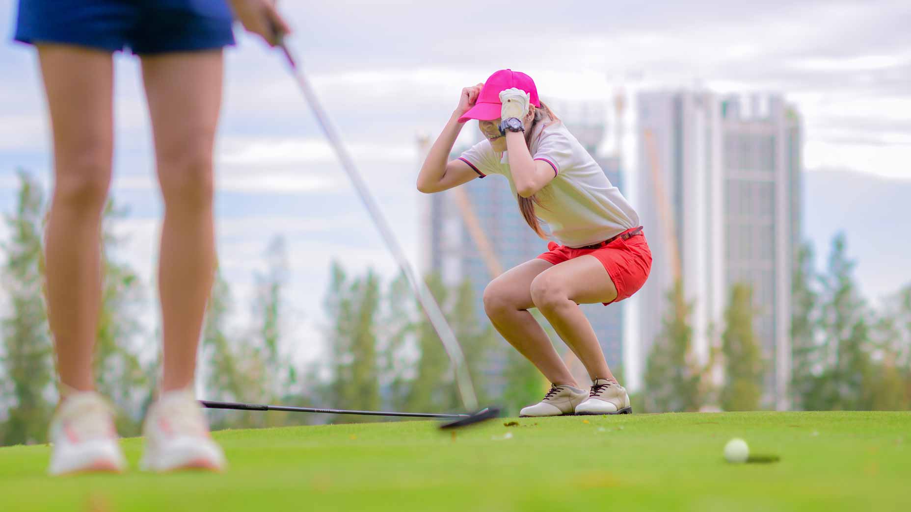 woman angry over putt