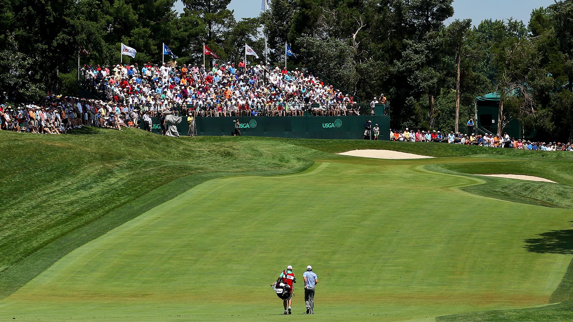 rory mcilroy walks congressional