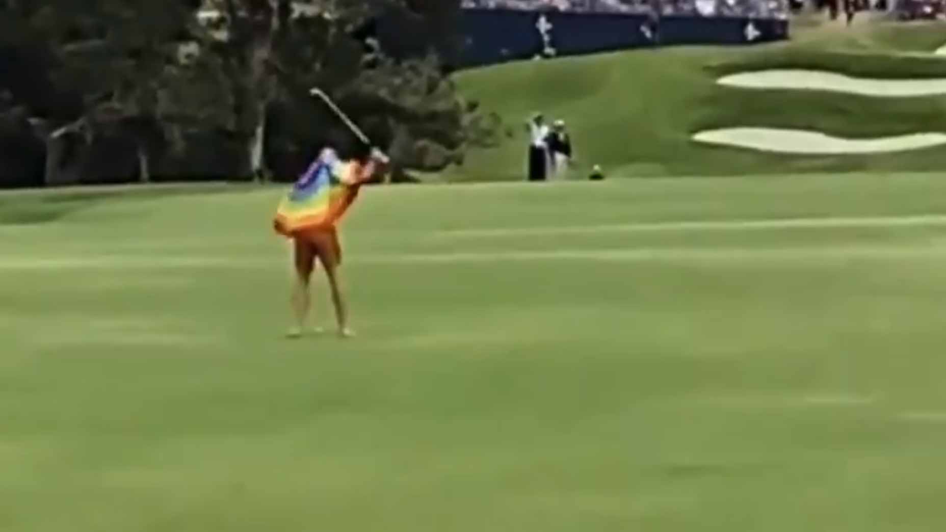 Female streaker runs onto course at presidents cup