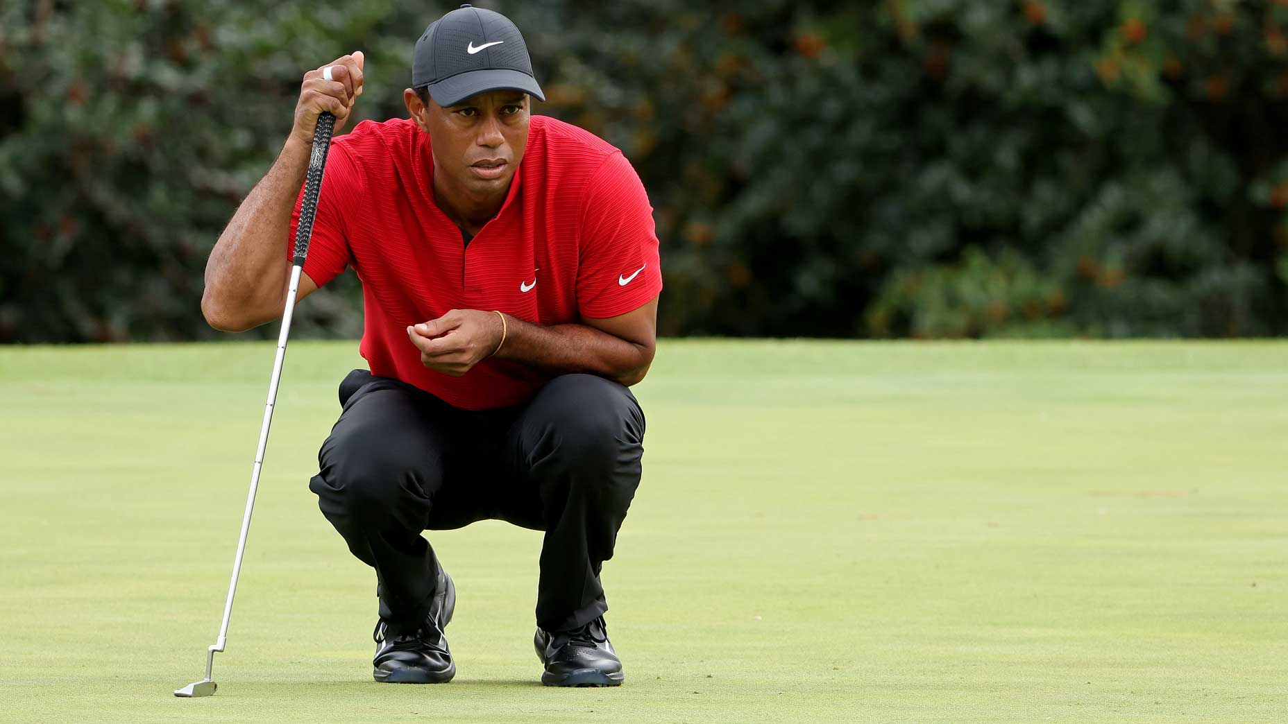 tiger woods reads putt