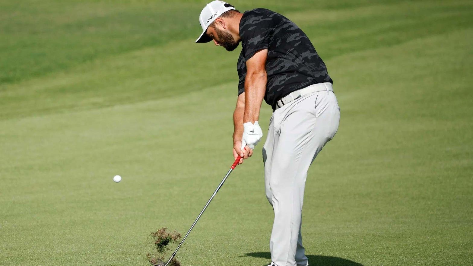 This is how high pro golfers hit all of their golf clubs
