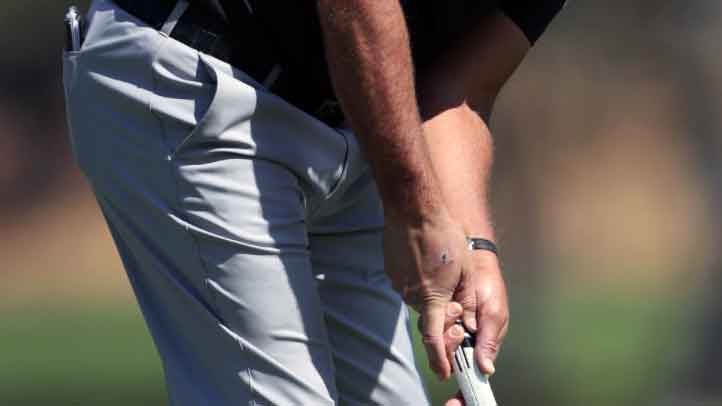 phil mickelson putting grip