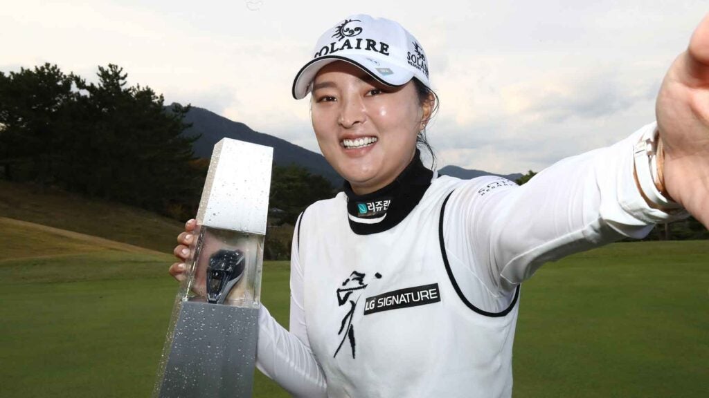 Jin Young Ko takes a selfie with her latest trophy