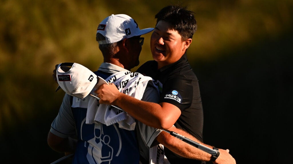 Sungjae Im of South Korea celebrates at the end of his final round of the Shriners Children's Open at TPC Summerlin on October 10, 2021 in Las Vegas, Nevada. (Photo by Alex Goodlett/Getty Images)