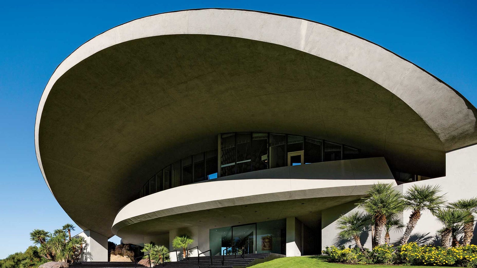 'Bob Hope House' in Palm Springs is nearly as iconic as its former owner