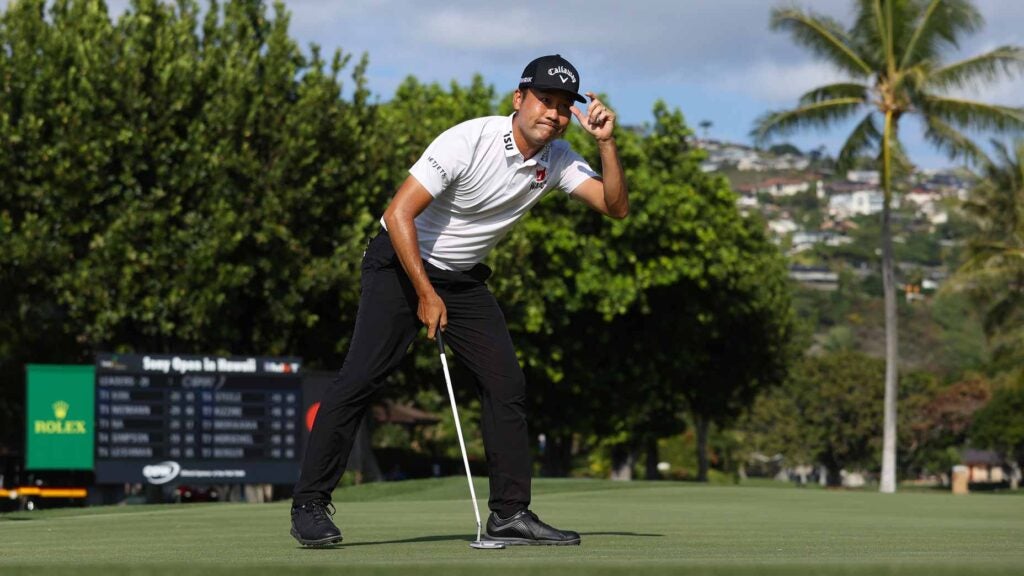 Kevin Na tips his cap on green after winning the 2021 Sony Open