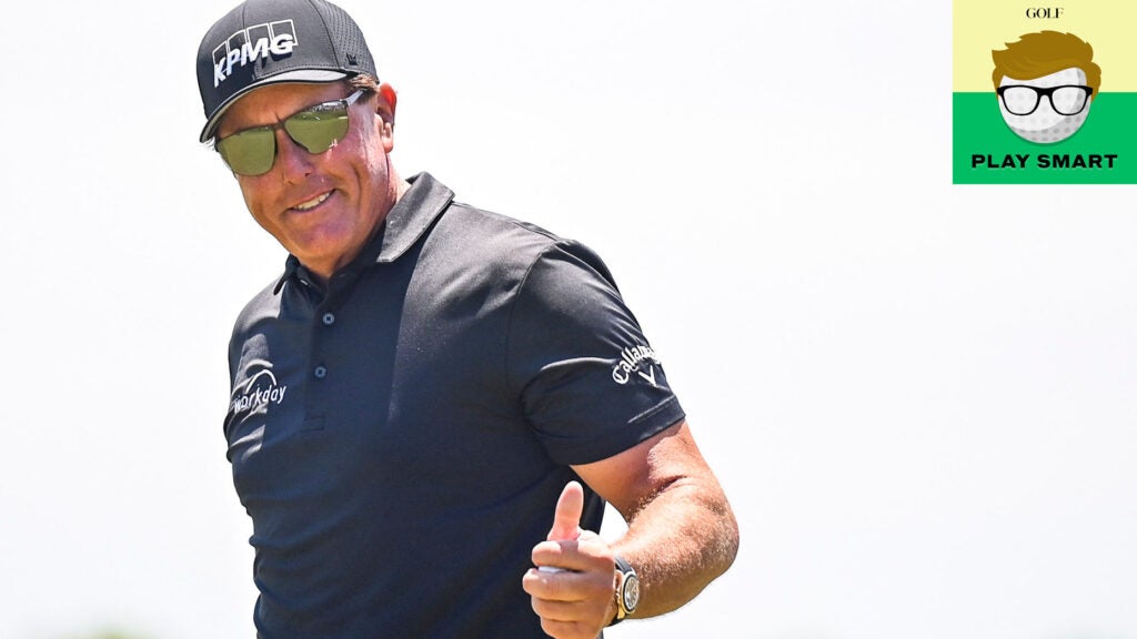 Phil mickelson gives a thumbs up