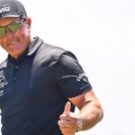 Phil mickelson gives a thumbs up