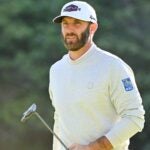 dustin johnson holds putter