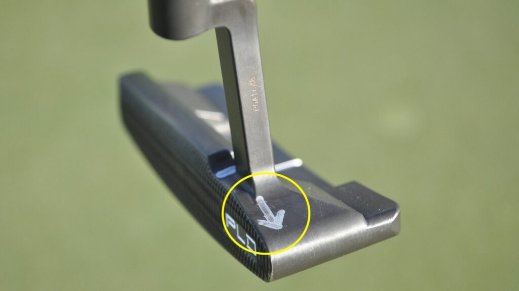 How the arrow on Tony Finau's Ping putter can benefit YOUR game | Winner's bag