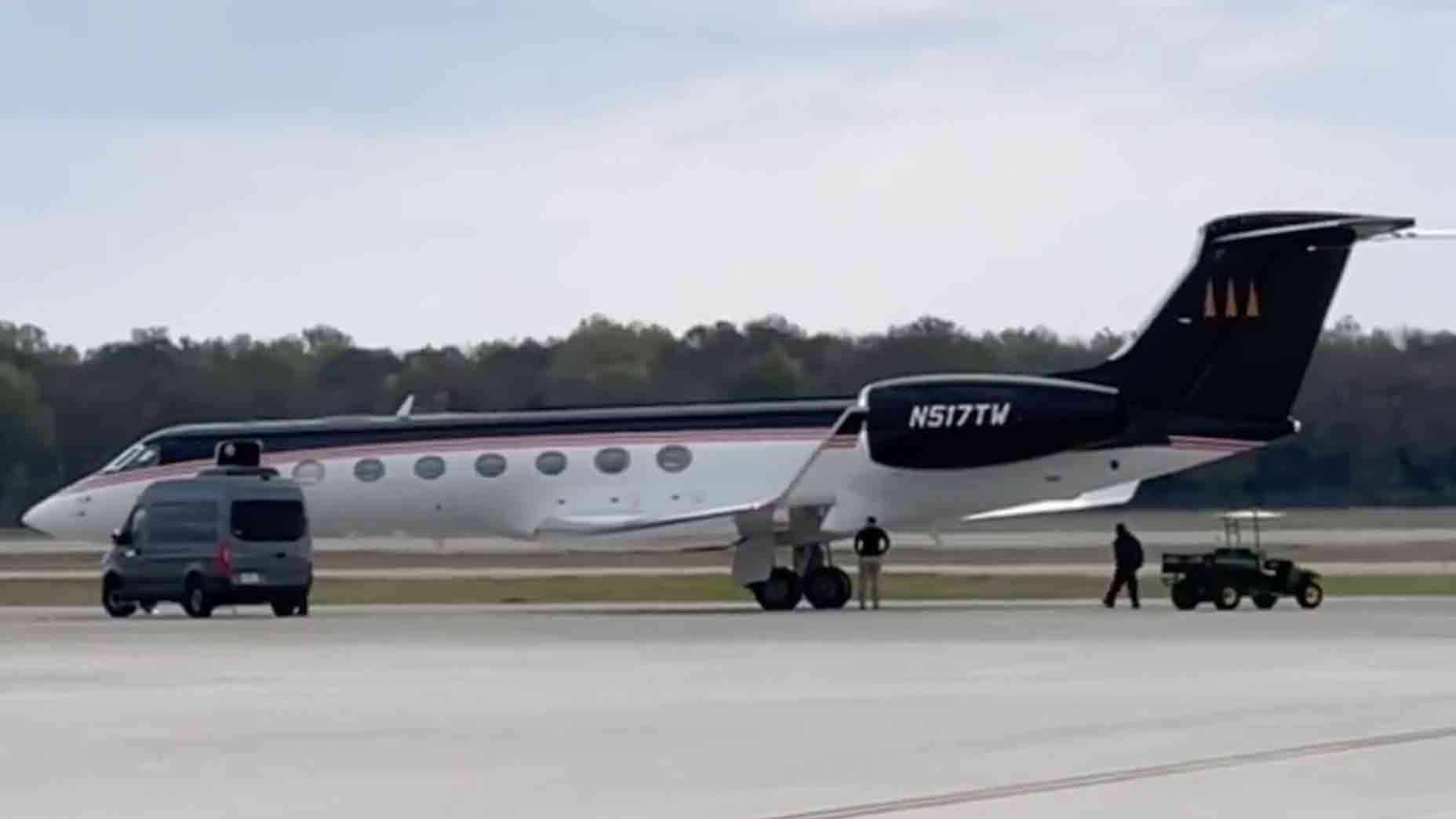 Do Tiger Woods have a jet?