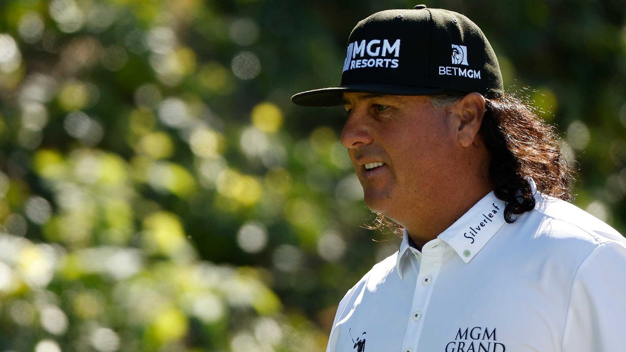 Pat Perez on how Phil Mickelson mismanaged his Saudi golf dealings