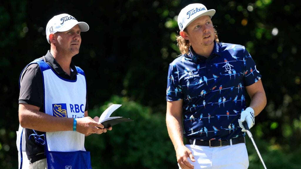 Cameron Smith talks with caddie at 2021 RBC Heritage