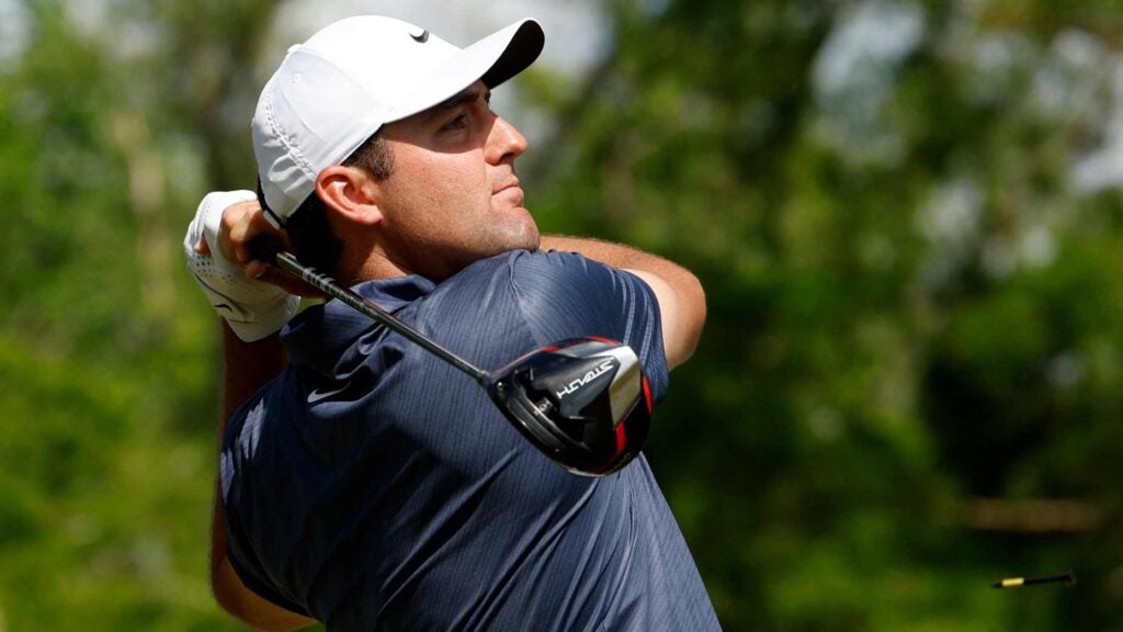 Scottie Scheffler watches drive at 2022 Zurich Classic