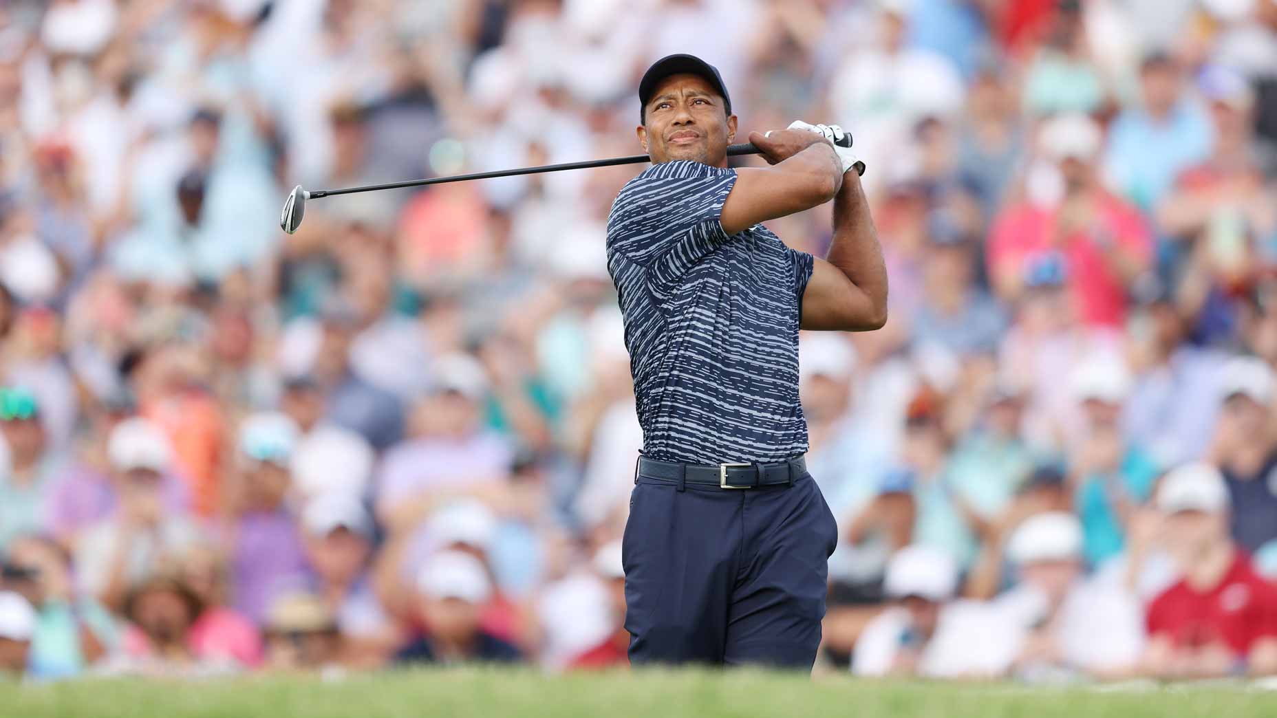 Tiger Woods hits off 1st tee Thursday at 2022 PGA Championship