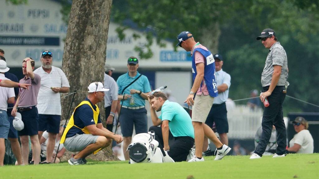 aaron wise holds head at pga championship