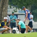 aaron wise holds head at pga championship