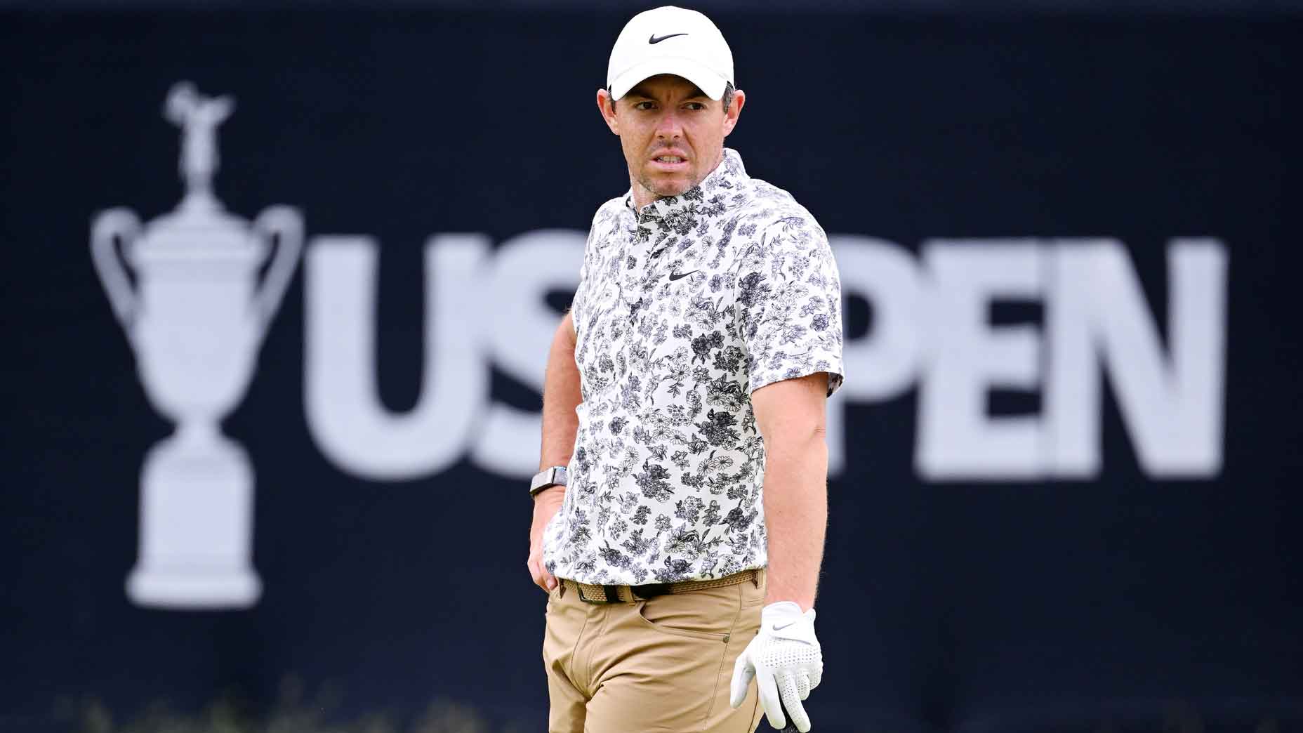 rory mcilroy glares