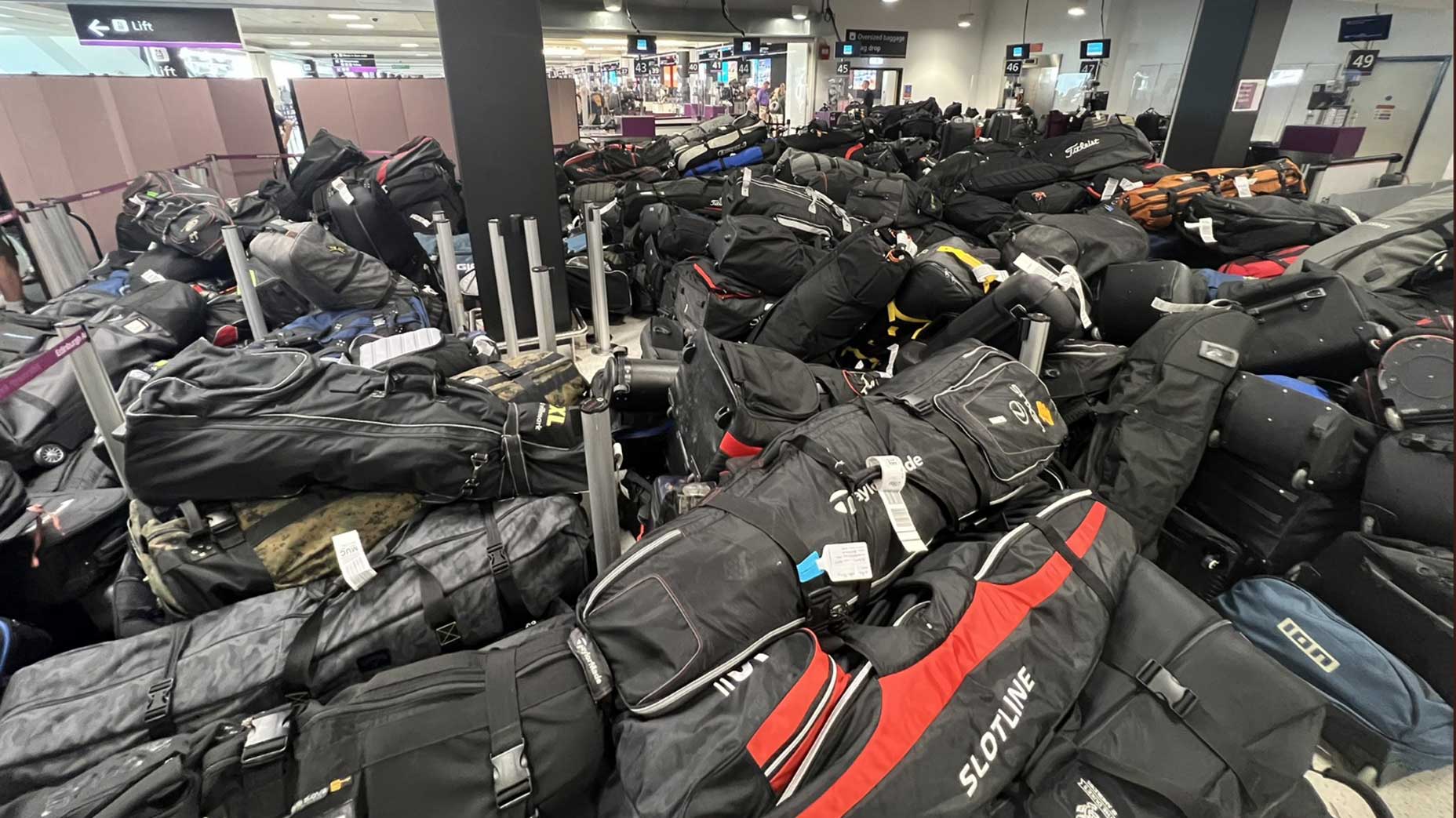 schrijven terugtrekken lineair Golf bags piling up at U.K. airports after Open Championship