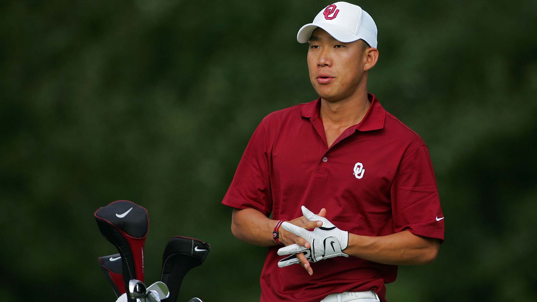 Anthony Kim wears a University of Oklahoma jersey at the 2009 Deutsche Bank Championship