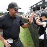 phil mickelson high fives