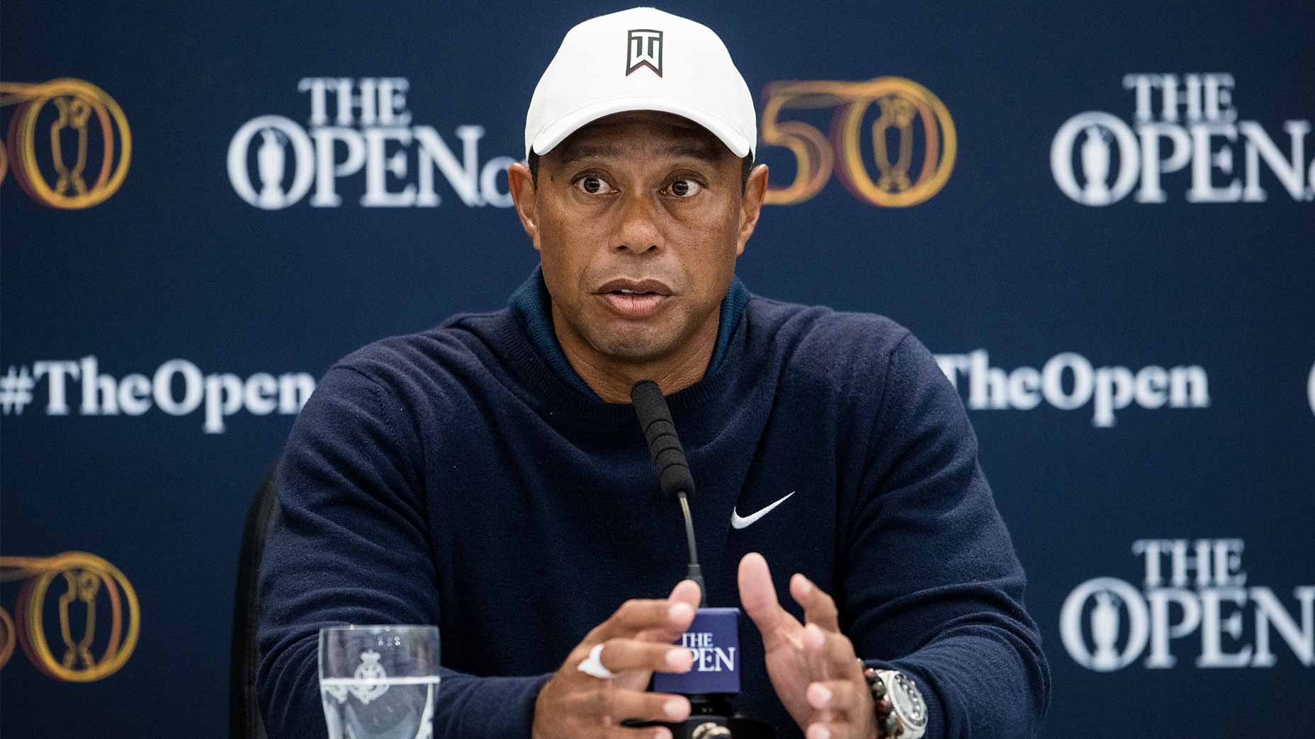 Tiger Woods åbner pressemøde
