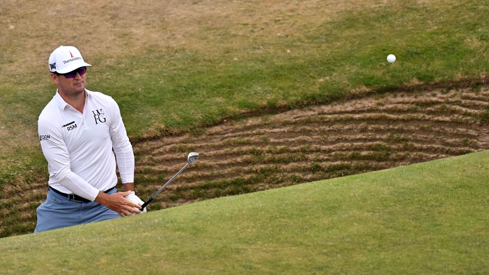 zach johnson hits bunker shot