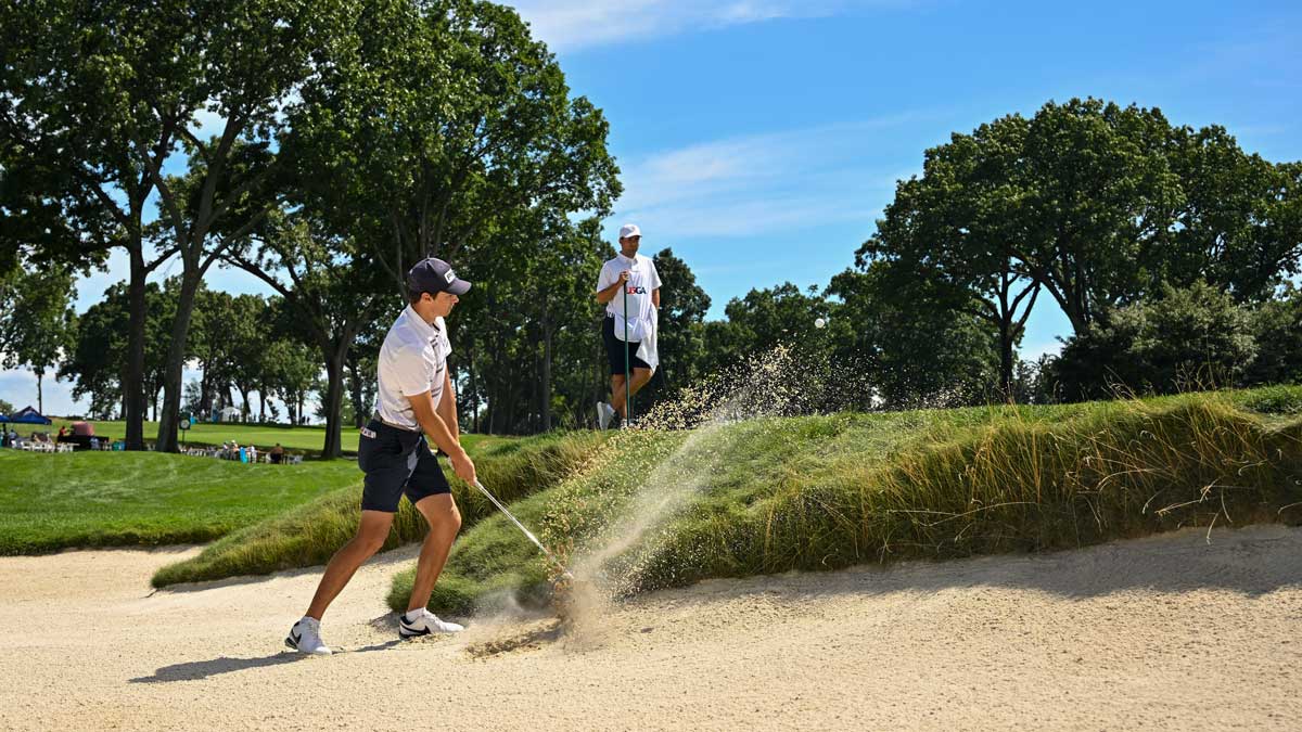 Ben Lorenz hits from a green side bunker on hole 15 during the second round of stroke play at the 2022 U.S. Amateur at The Ridgewood Country Club in Paramus, N.J. on Tuesday, Aug. 16, 2022. (Grant Halverson/USGA)
