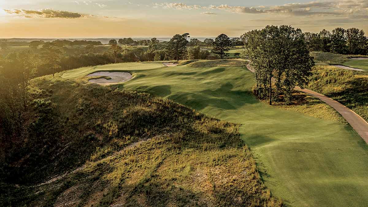 The 459-yard, par-4 18th hole at Coore-Crenshaw's Ozarks National.