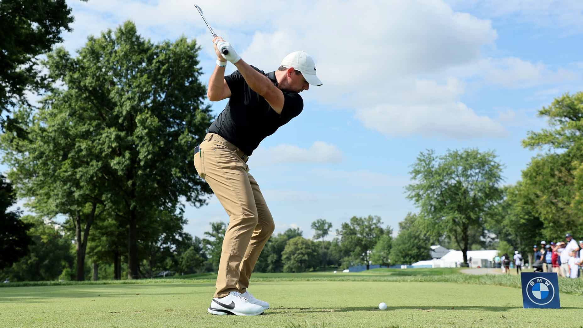 Rory McIlroy hits iron off tee at 2022 BMW Championship