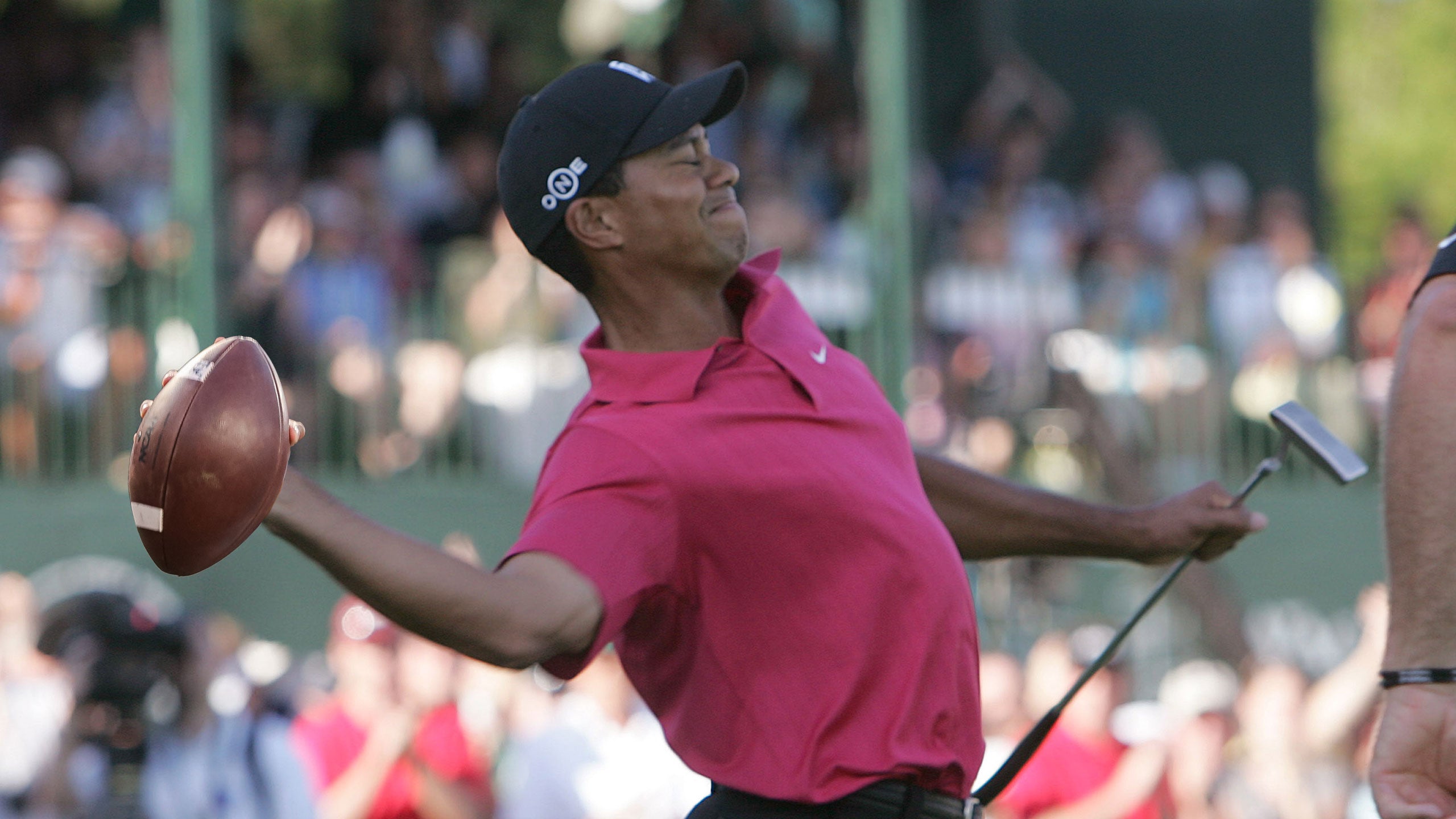 Josh Allen Has Awesome Reaction After Meeting Tiger Woods