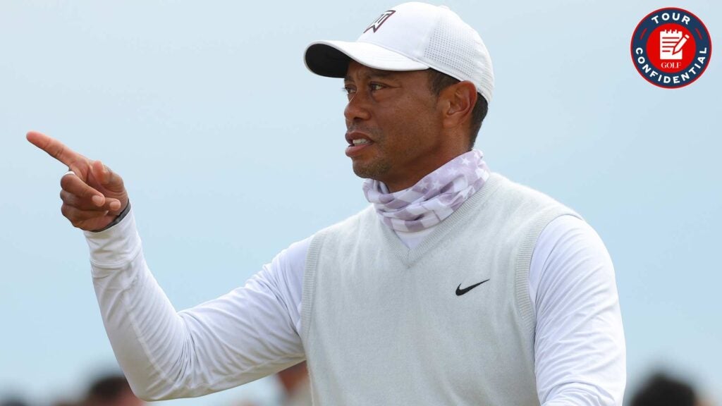 Tiger Woods points at 2022 Open Championship