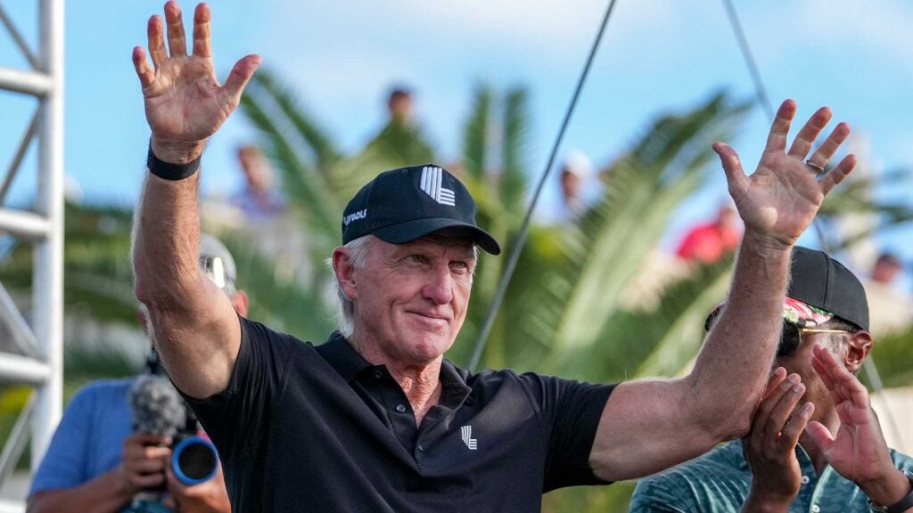 greg norman waves to fans