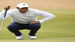 tiger woods crouches putt st andrews