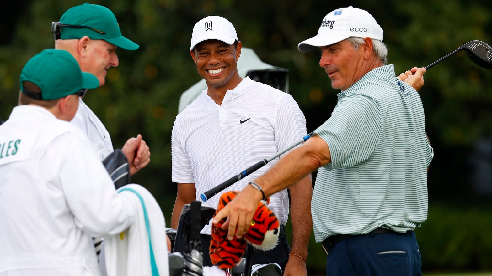 Tiger Woods gives Fred Couples grief about 1 piece of equipment