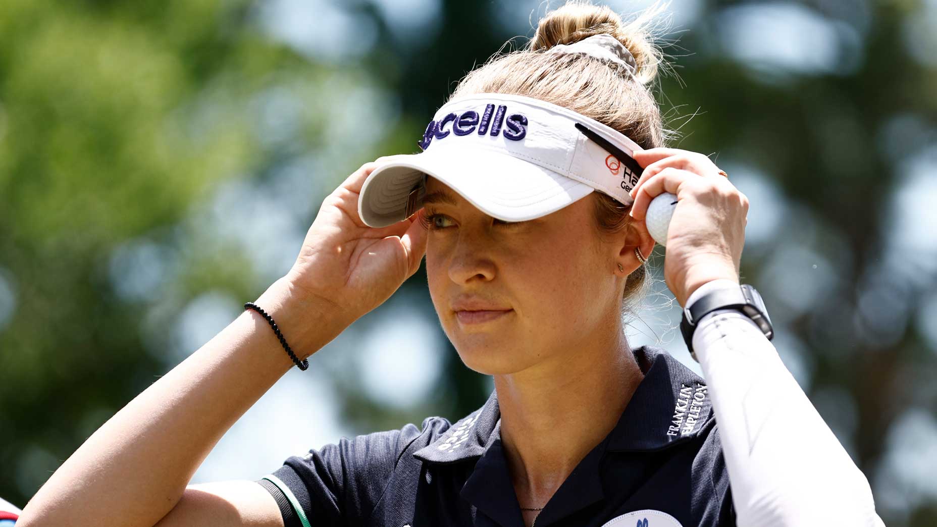 nelly korda smiles