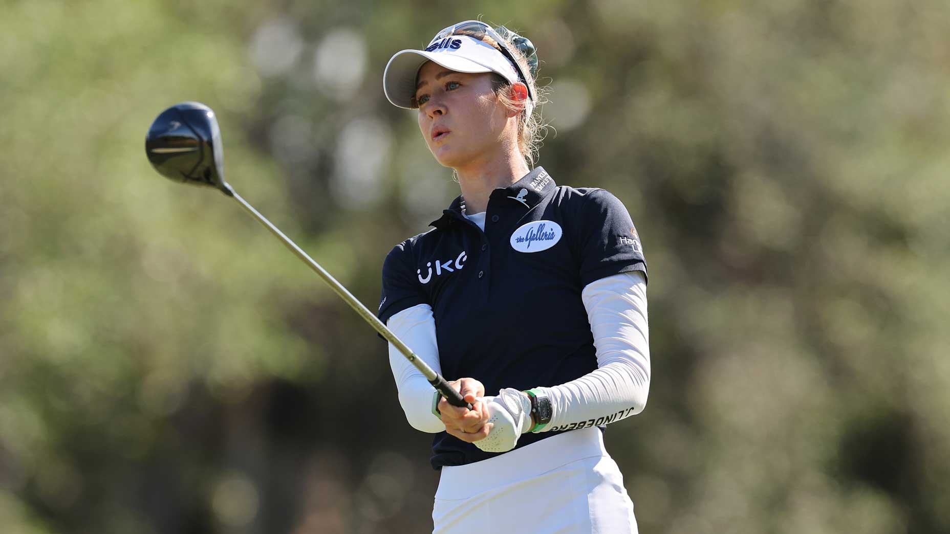 Nelly Korda watches her drive at 2022 CME Group Tour Championship