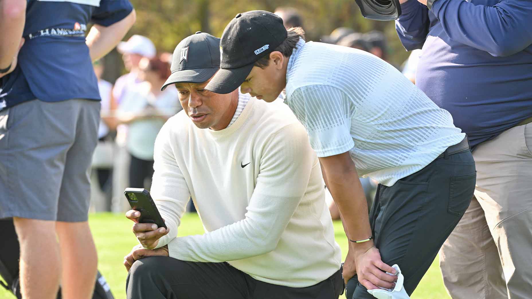 tiger gives charlie woods lesson