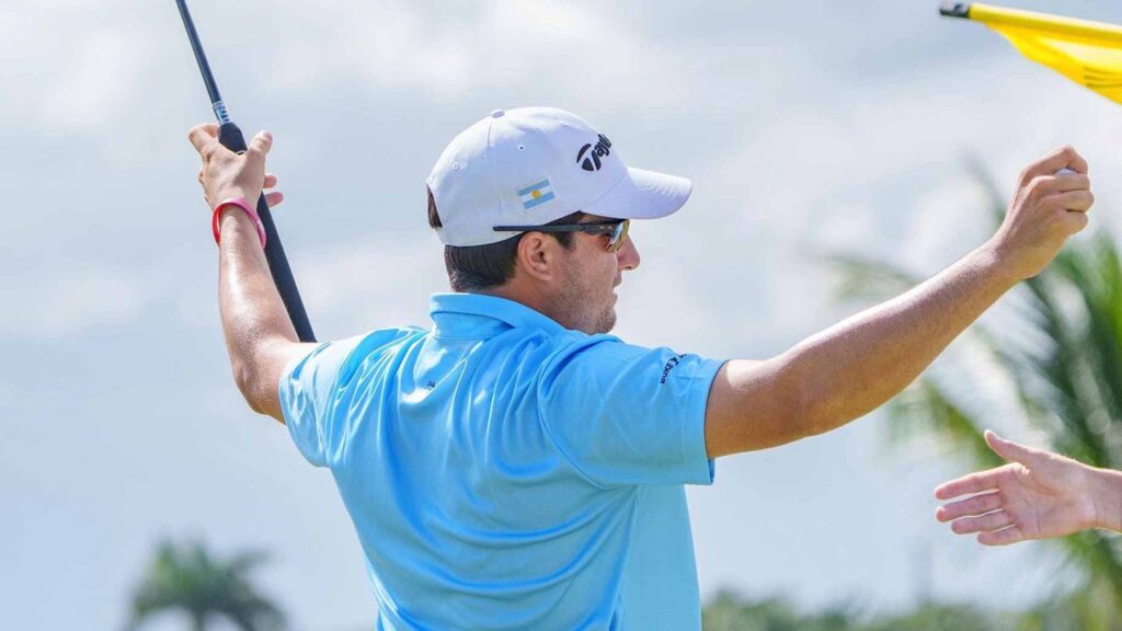 Mateo Fernandez de Oliveira celebrates after winning the 2023 Latin America Amateur Championship.