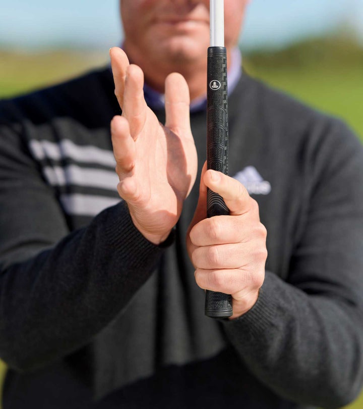 A can'tmiss tip for golfers using an interlocking grip