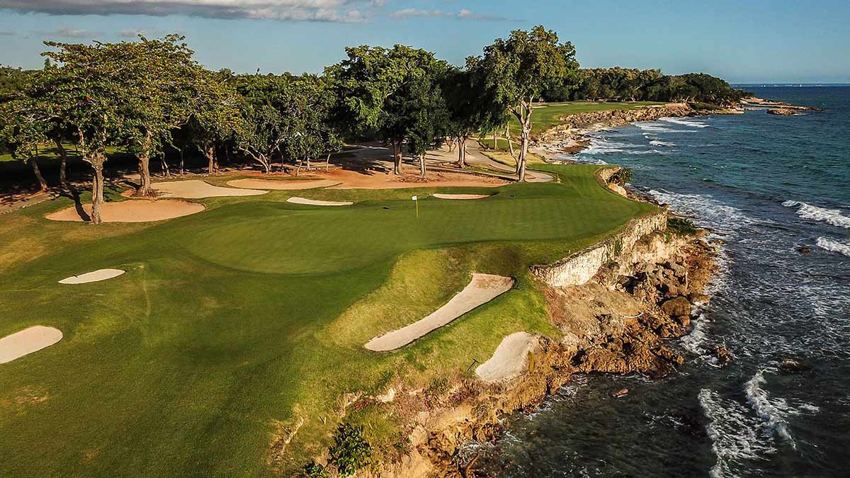 the 16th at teeth of the dog